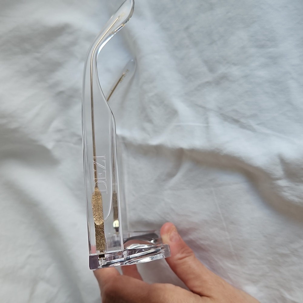 Nwot Dezi Clear Rectangular Sunglasses - image 4